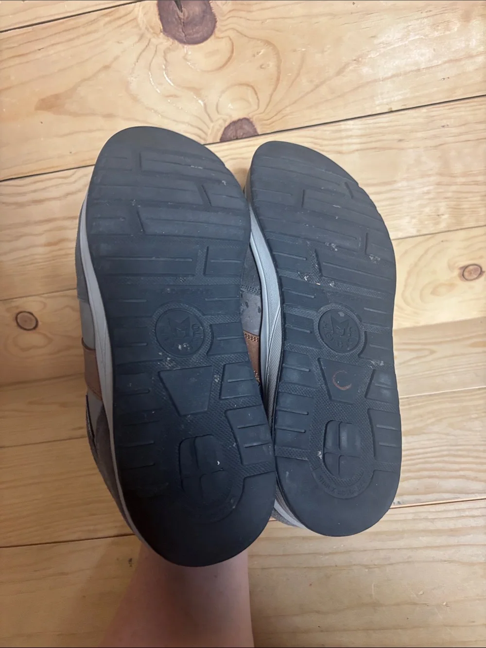 Mephisto Mens leather sneakers size 12